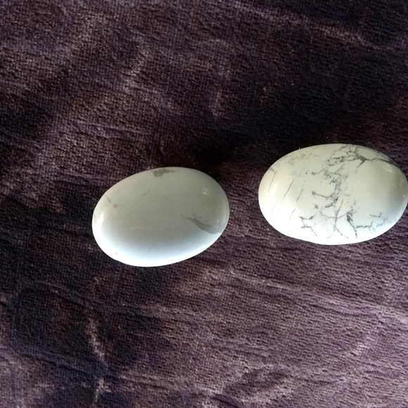 Vintage Genuine Howlite Oval Post Earrings - Picture 4 of 5